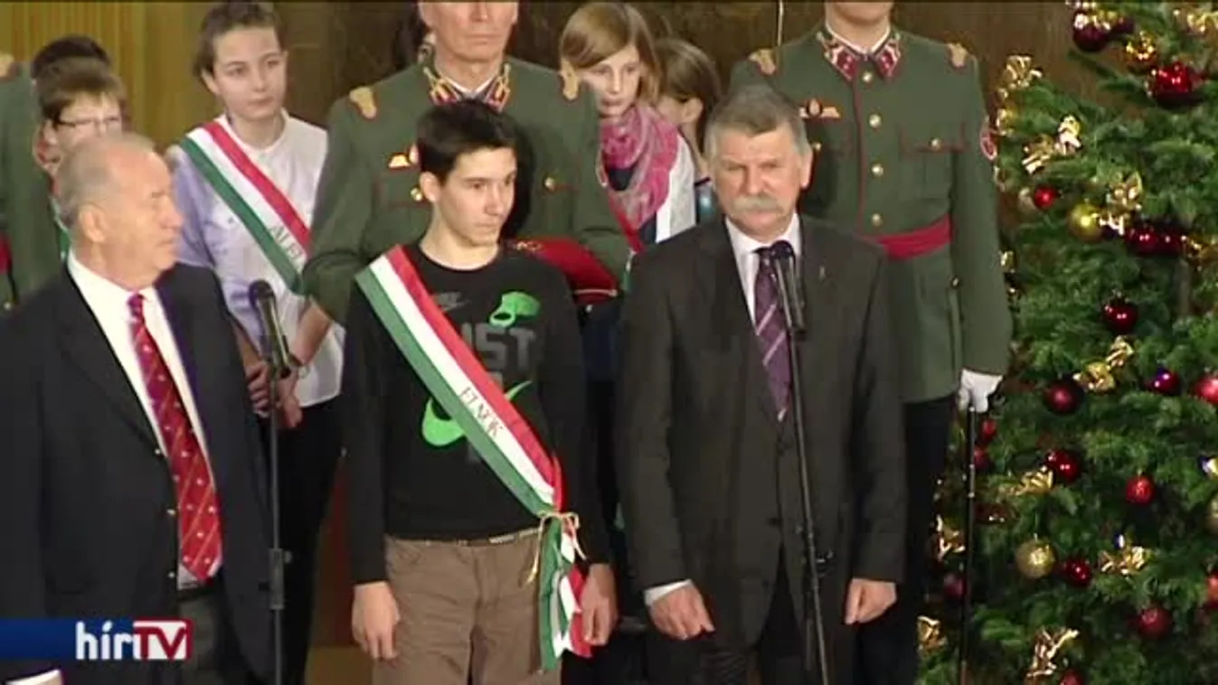 Hátrányos helyzetű gyerekeket láttak vendégül a Parlamentben