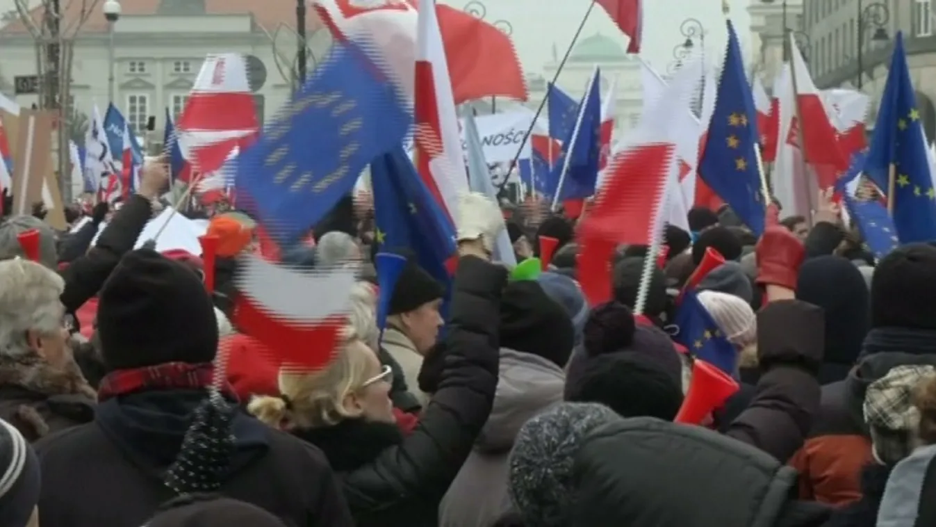 Napokig elhúzódhat a kormányellenes tüntetés Varsóban