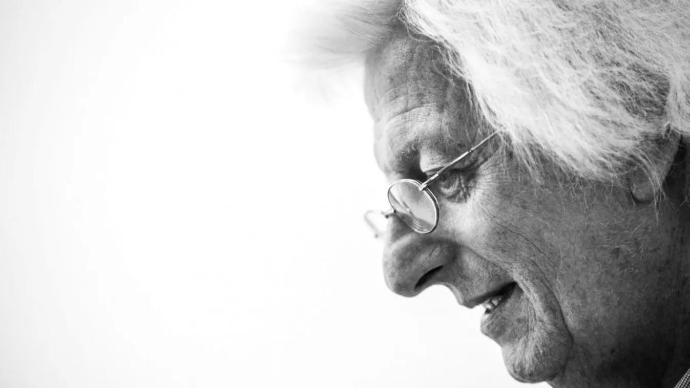 Esterházy-vacsora – Vetítő