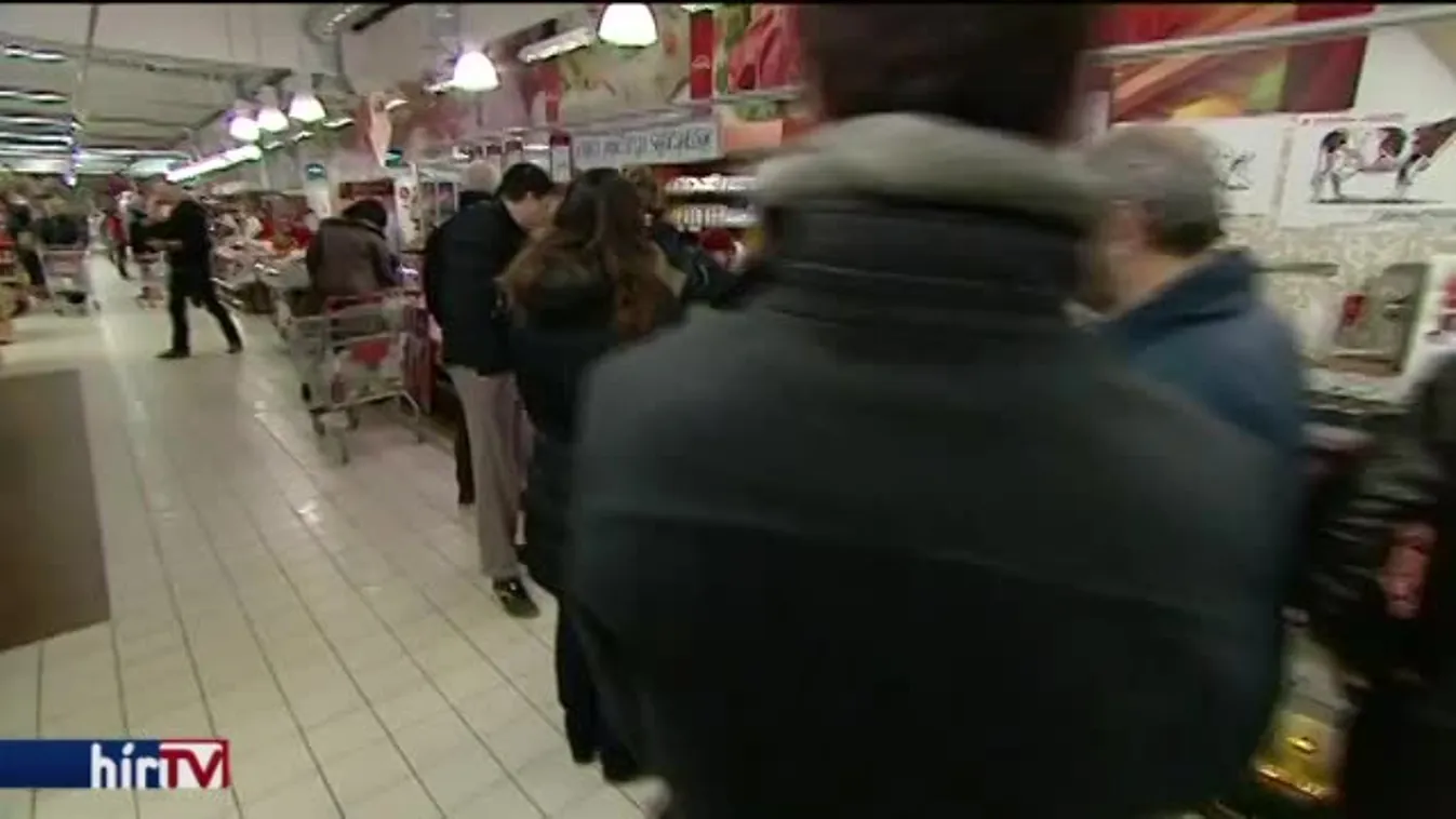 Félezer tonna virsli is eladnak, de viszik a pezsgőt is