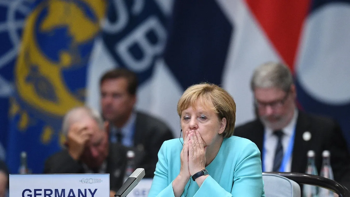 ÉLŐ: Angela Merkel sajtótájékoztatója