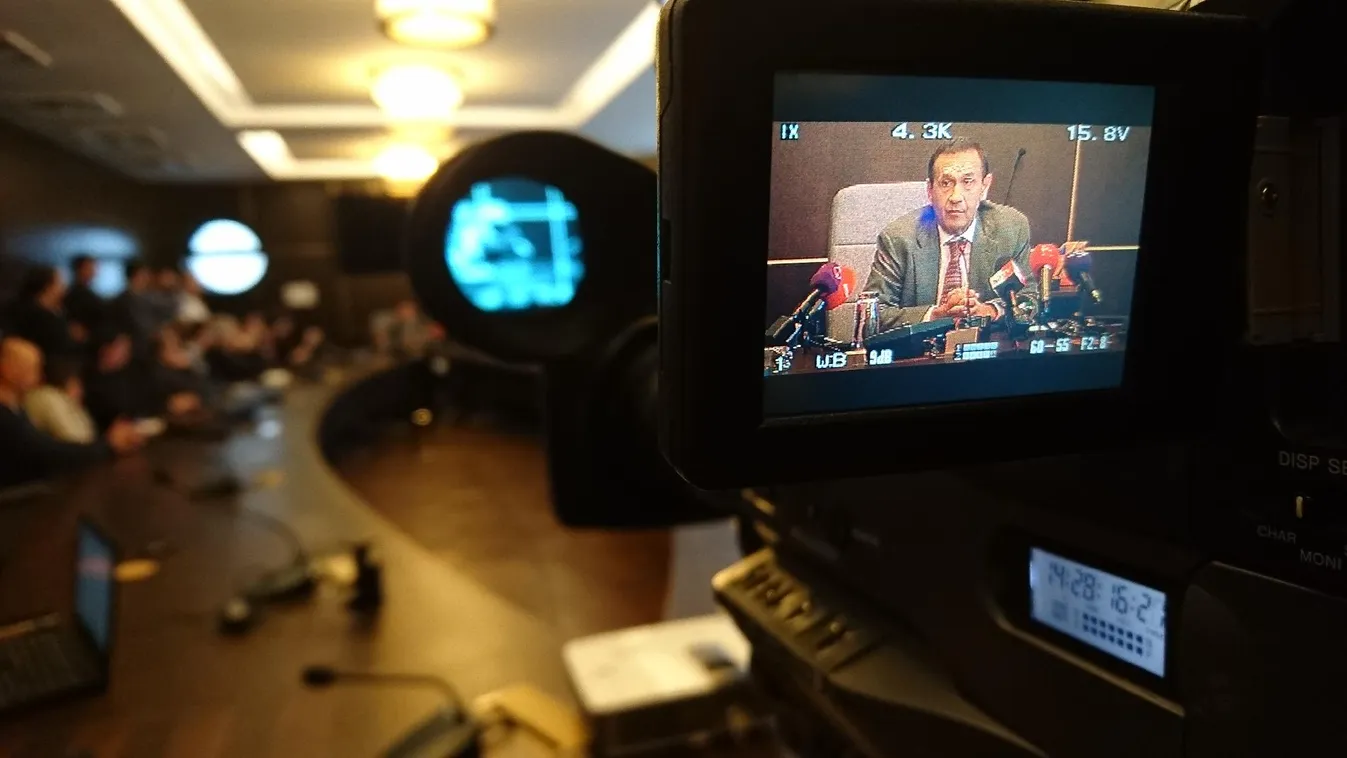 Gyárfás hivatalosan is lemondott, de még marad