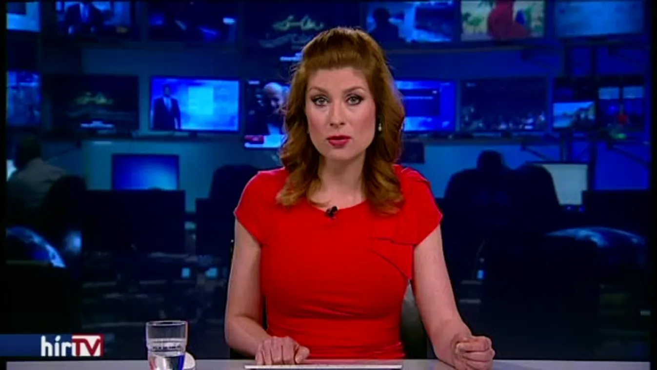 Mikulásruhában futottak, majd megmártóztak a jeges vízben