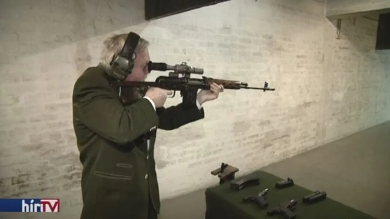 Ami a csövön kifér