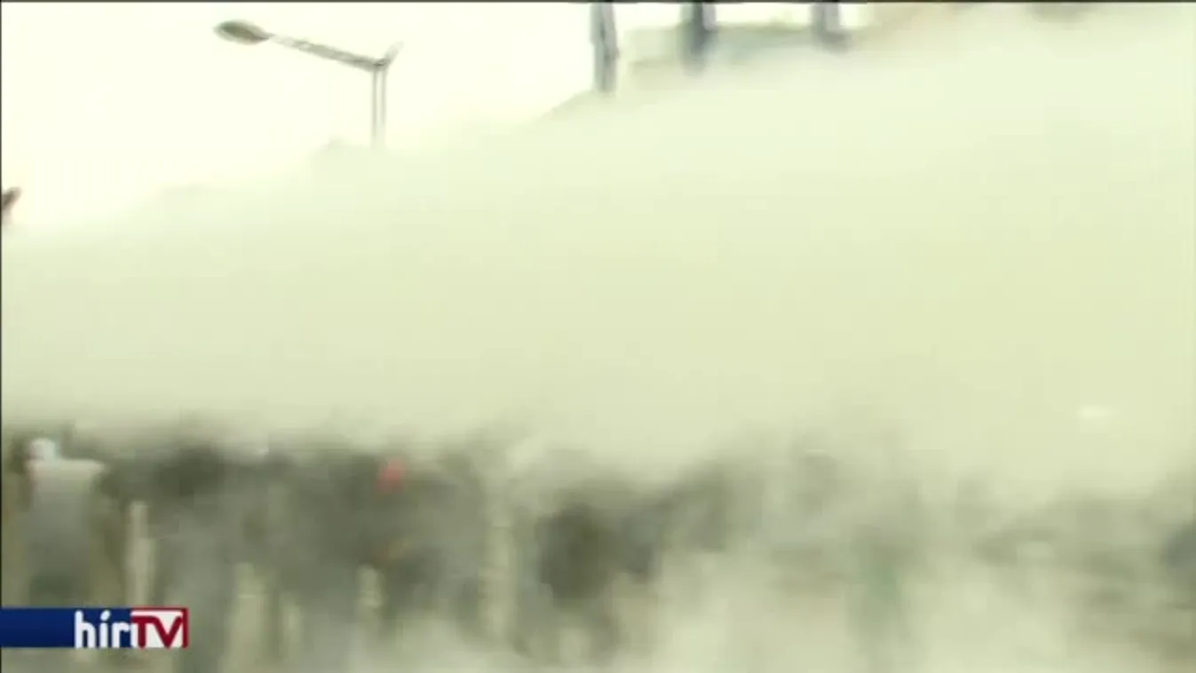 A rendőrök is kaptak a tejporból – tiltakoztak a gazdálkodók