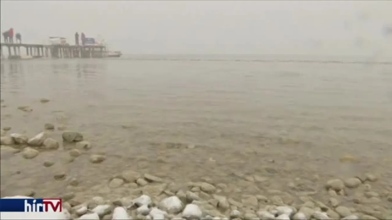 Úszóverseny a jeges Chiem-tóban