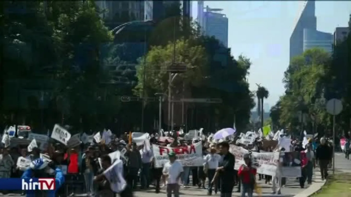 Elfoglalták a tüntetők a mexikói határt