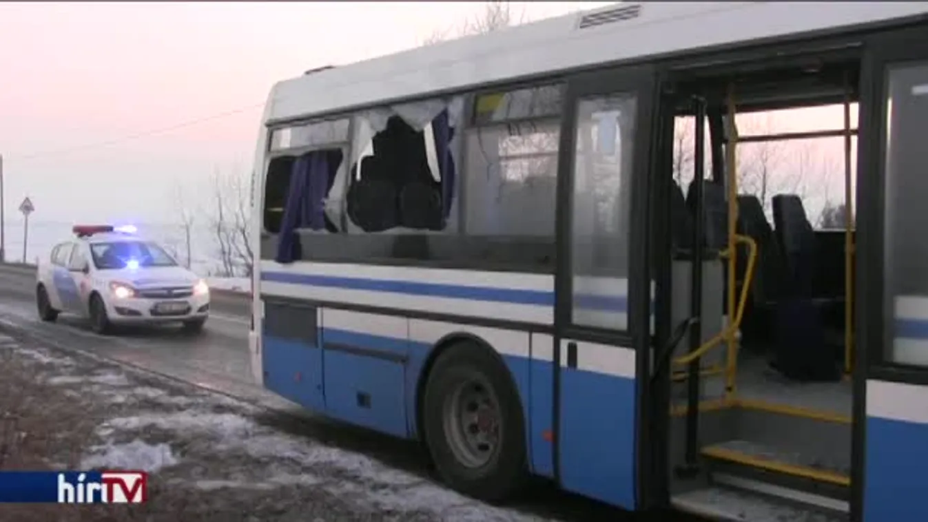 Busszal ütközött egy kamion az 54-es úton