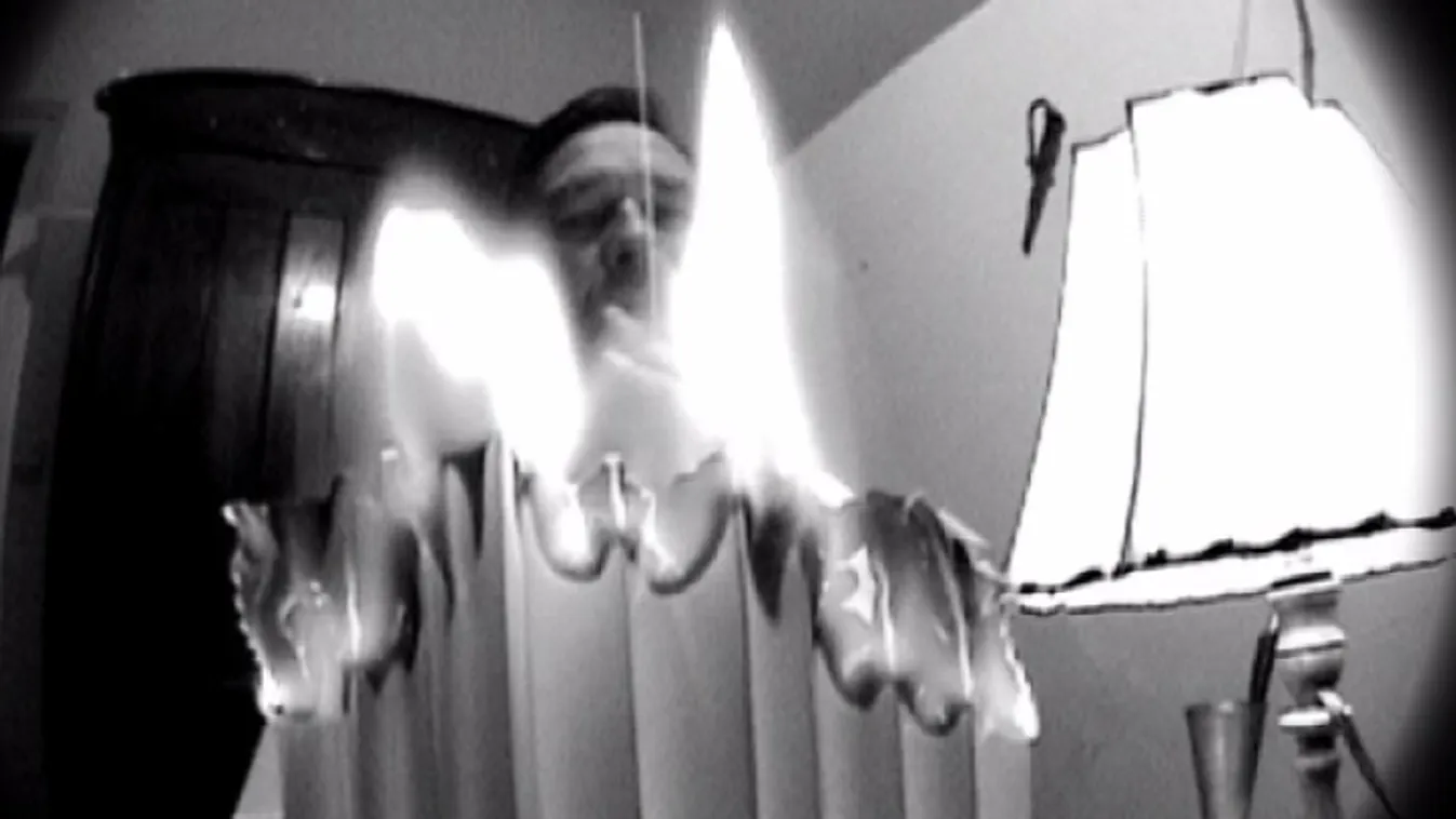 Kémek a porfészekben – Vetítő