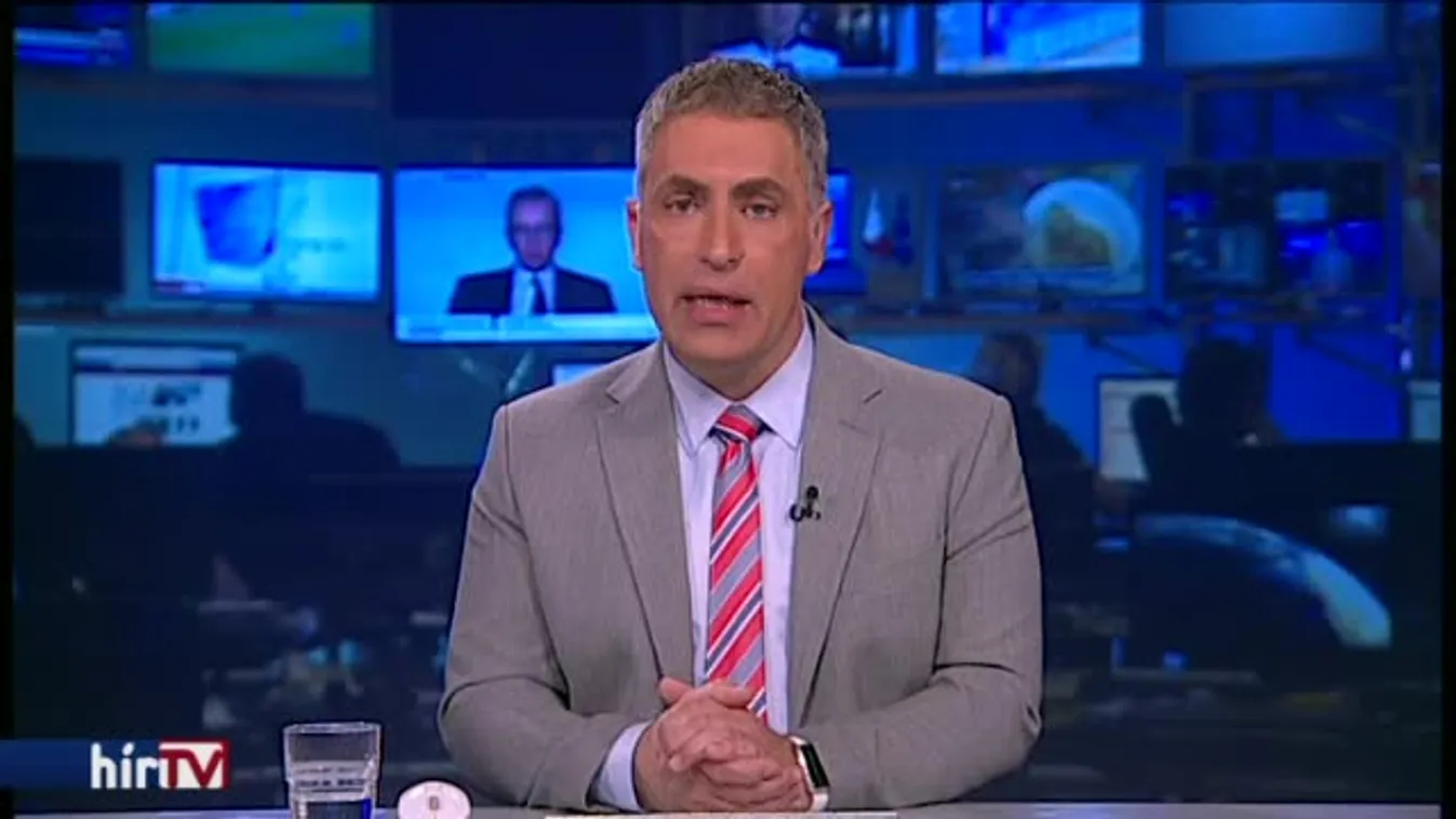 Beszakadt az aszfalt egy busz alatt a XVIII. kerületben