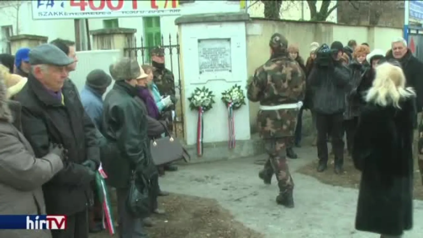 Megkoszorúzták a hősi halált halt főhadnagy emléktábláját