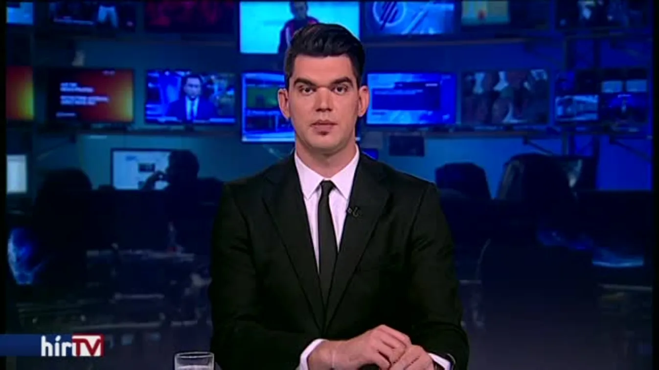 Busszal ütközött egy kamion az 54-es úton