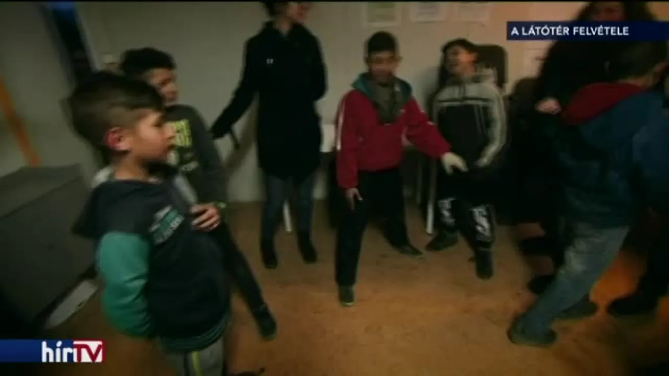 Önkénteseknél végzik el a 8 osztályt, migránsoknak szánt tankönyv segítségével