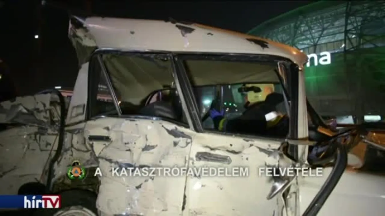 Egy gyermek és egy nő is életét vesztette autóbalesetben