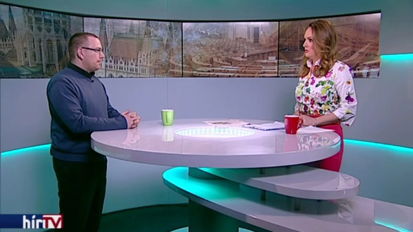 Báb vagy valós politikai közszereplő?