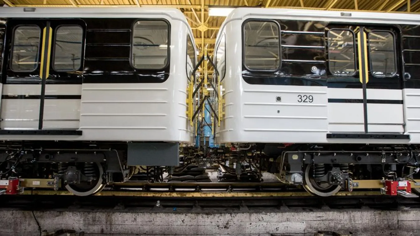 Zötykölődve – Napról napra