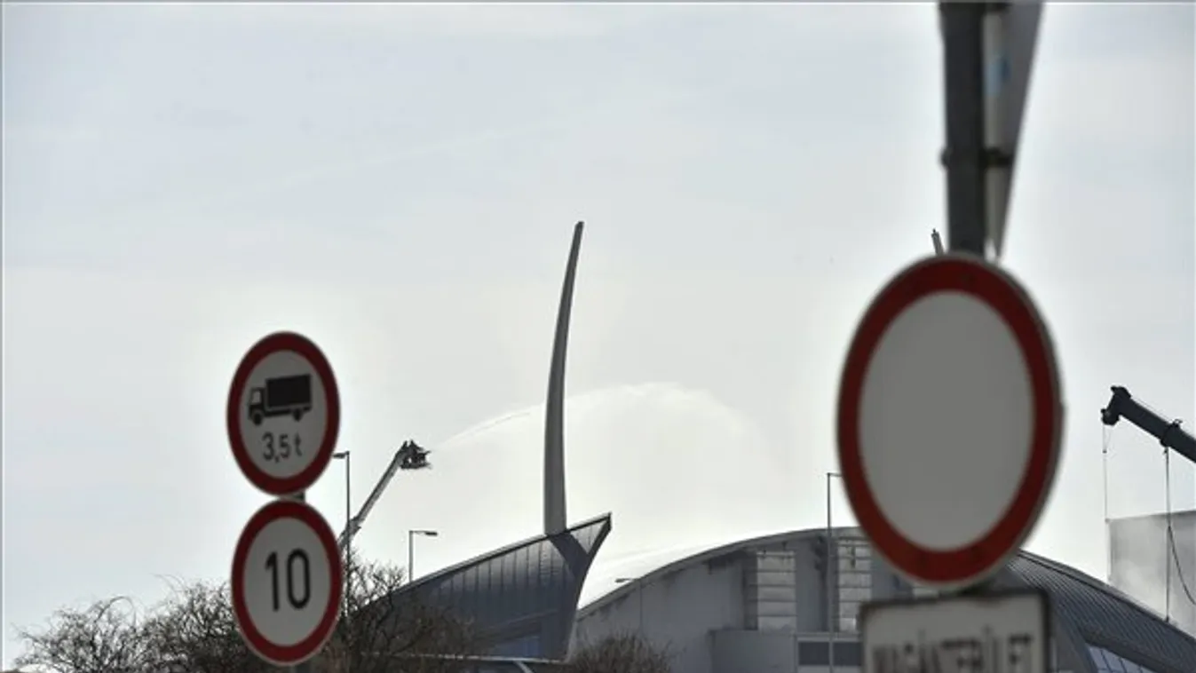 Megfékezték a lángokat az etyeki filmstúdiónál