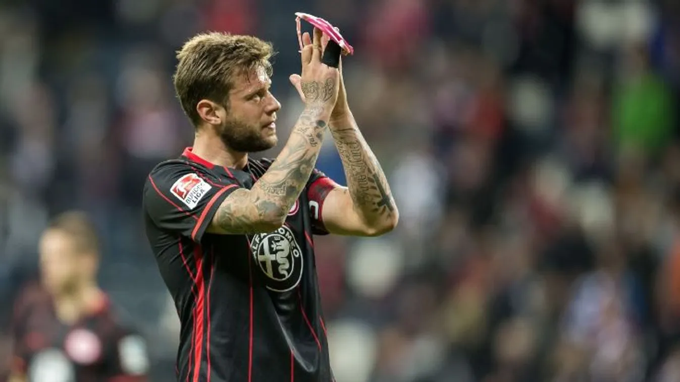 Tízezrek ünnepelték a visszatérő védőt