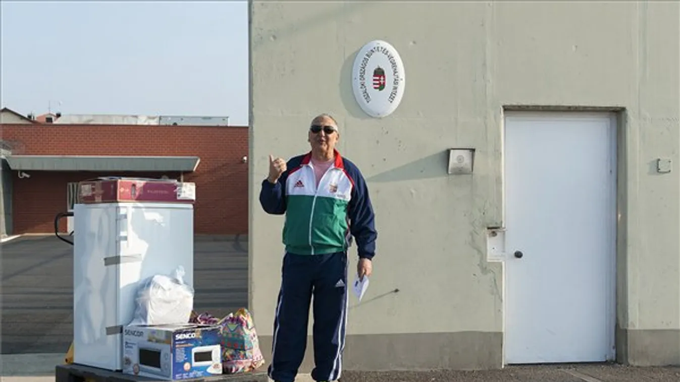 Házi őrizetben Tasnádi