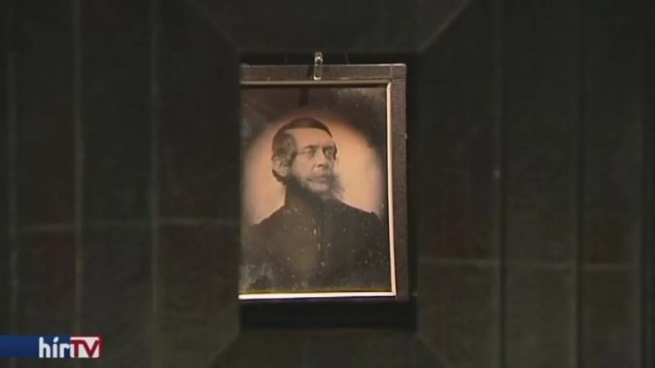 Különleges fotó a Nemzeti Múzeumban