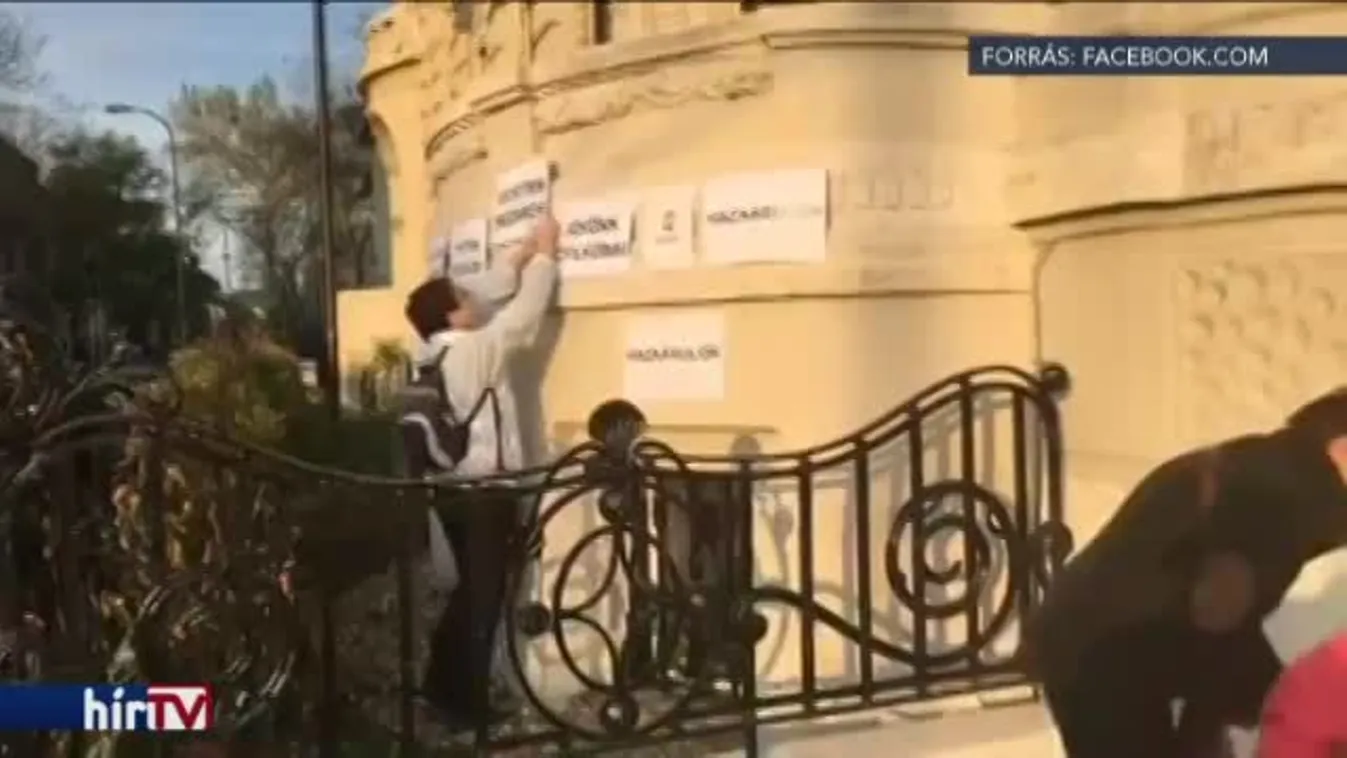 Kitapétázta az Együtt a Fidesz székházát