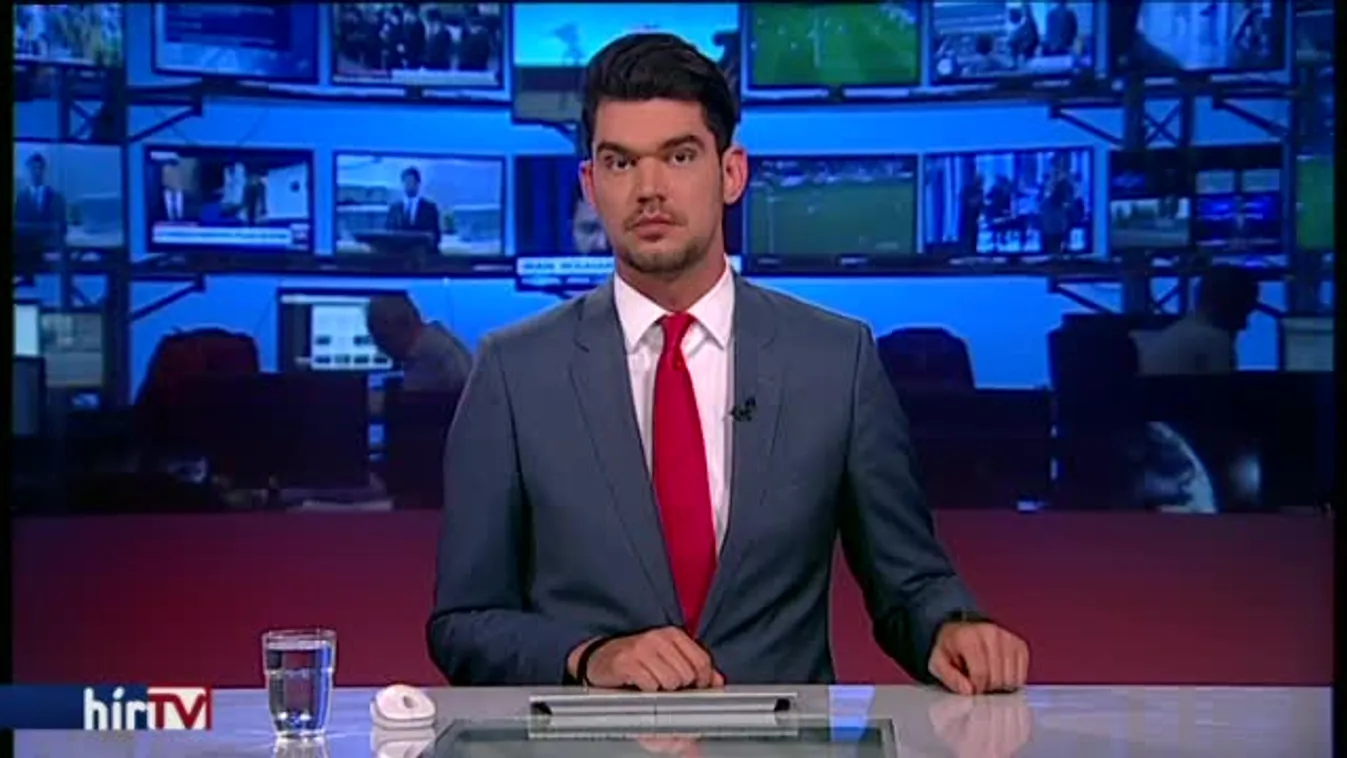 Átírták a kormány plakátjait a momentumosok