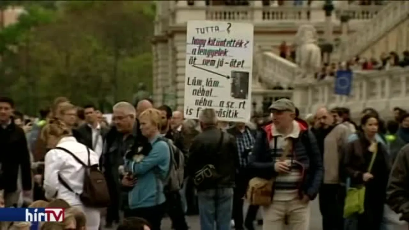 Hetvenezren tüntettek tegnap