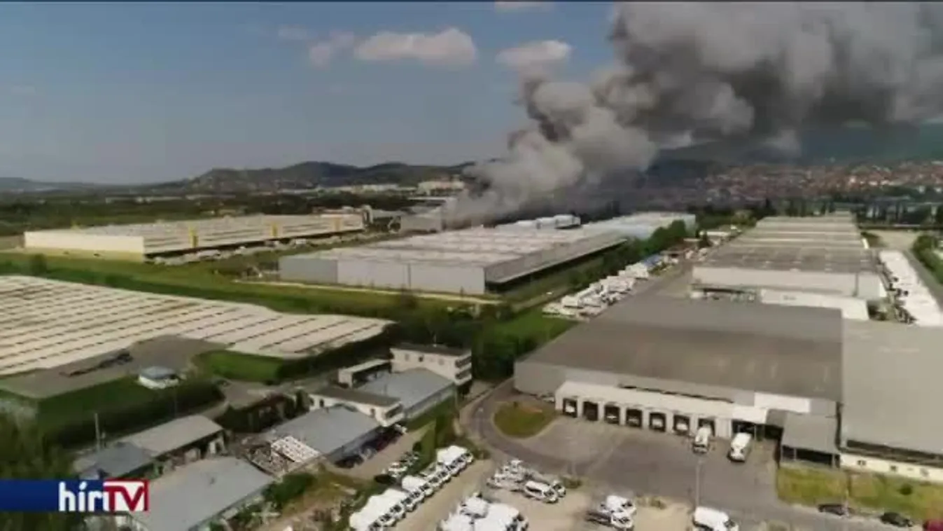 Kilencven tűzöltó kellett a lángok eloltásához Budaörsön