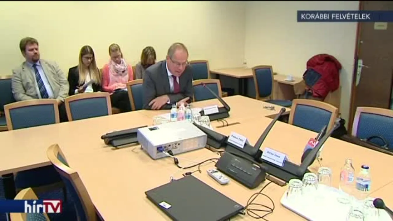 Navracsics a CEU mellett