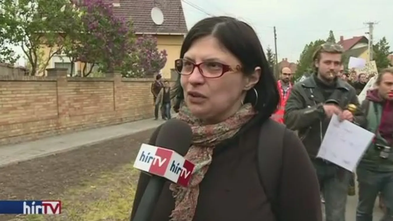 Röszkén tüntet a MigSzol Csoport