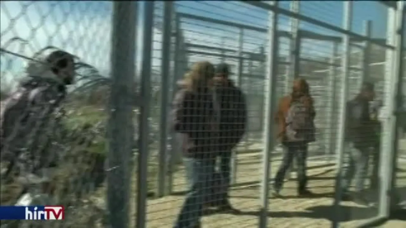 A migránsok jogaiért tüntetnek Röszkén