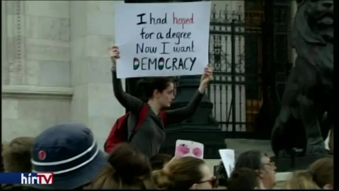 Kétóránként lezártnak egy hidat a lex CEU miatt