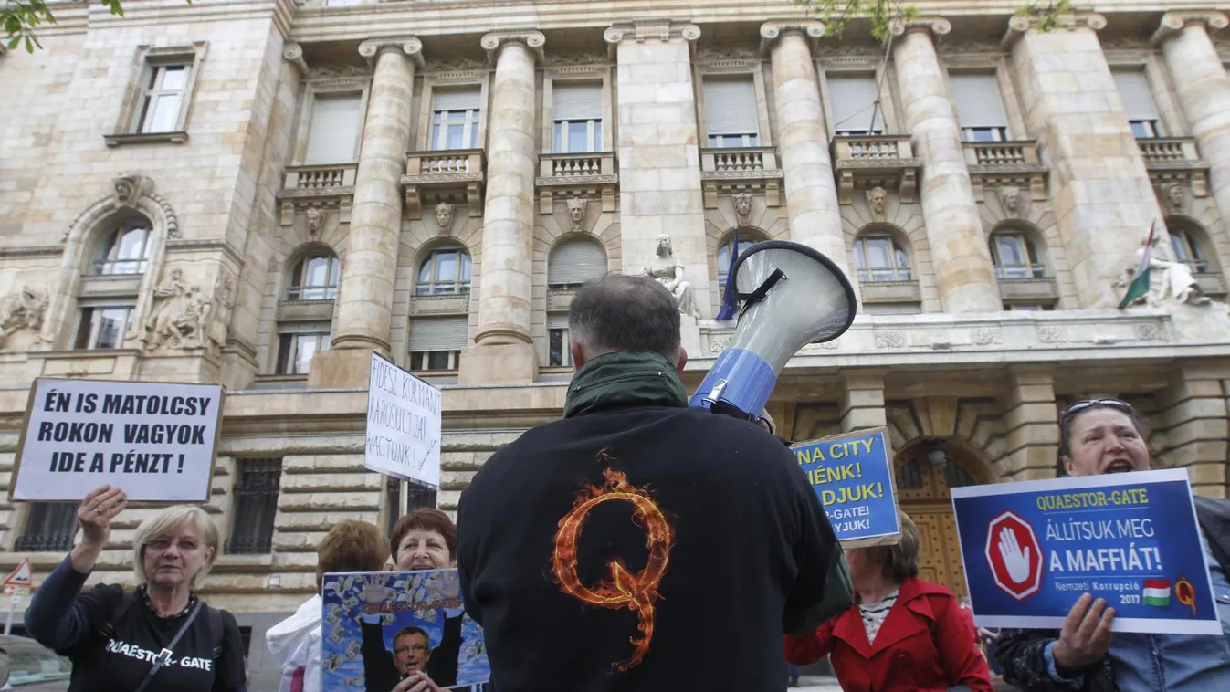 Matolcsy ellen tüntettek