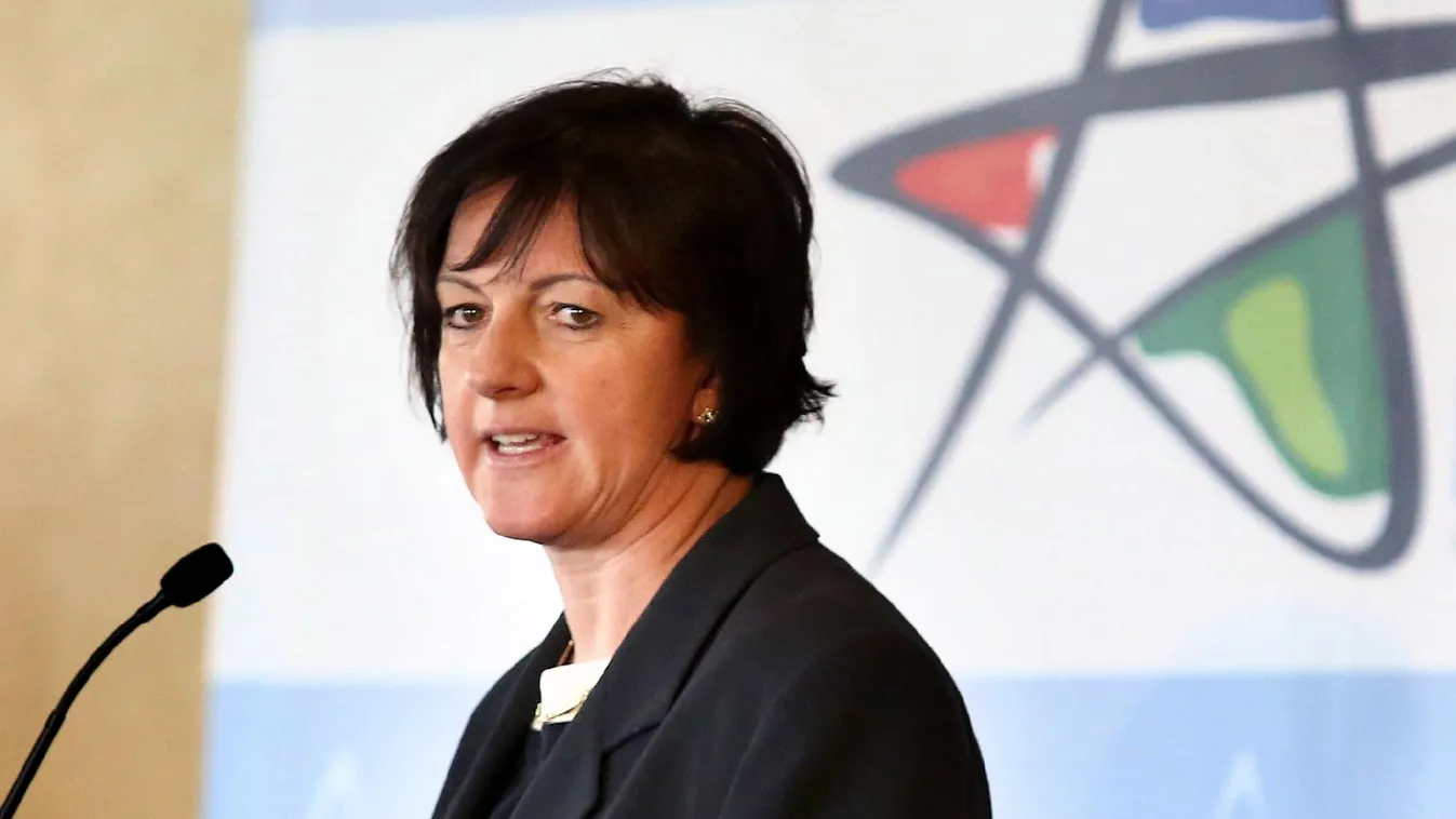 Nagykövetek jönnek és mennek