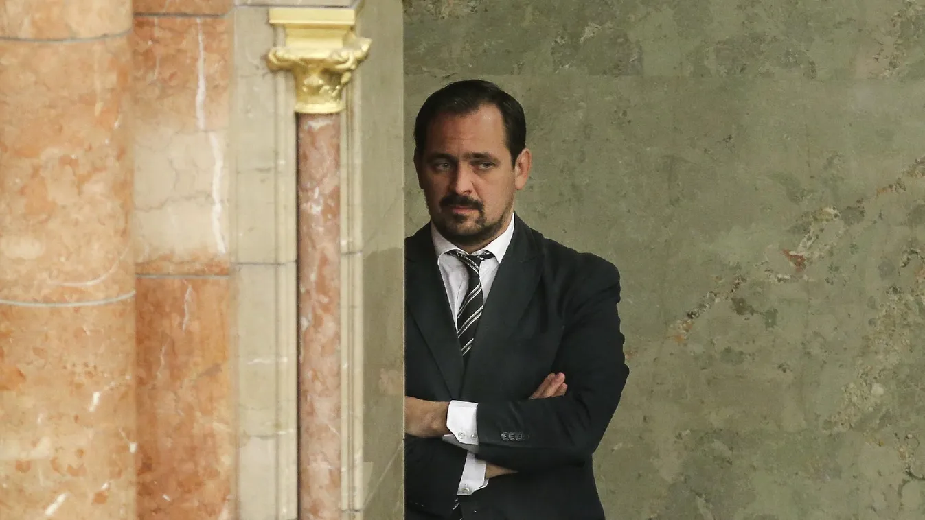 Vádat emeltek Mengyiék ellen