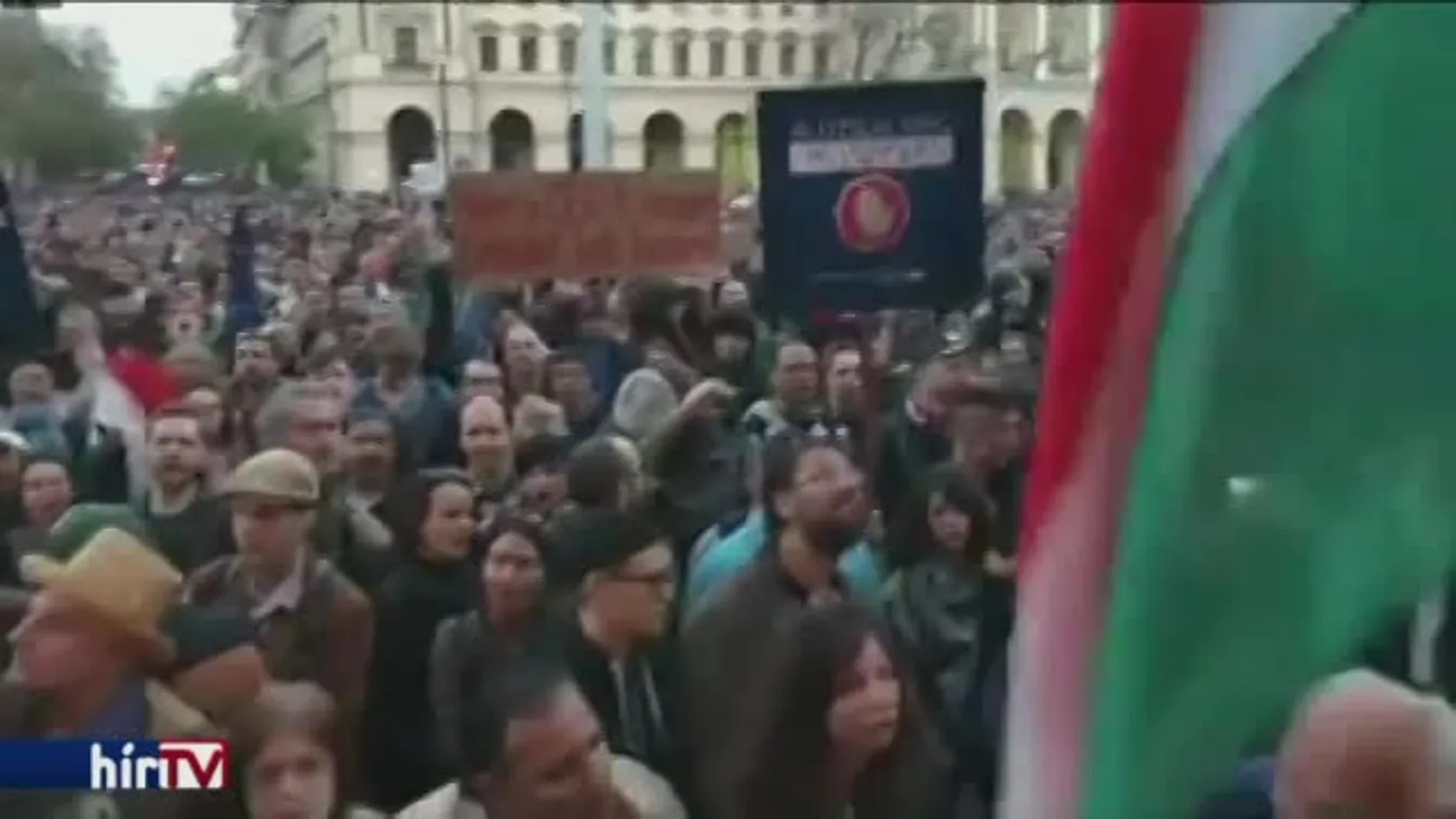 Kormányellenes tüntetésbe csapott át a CEU melletti kiállás