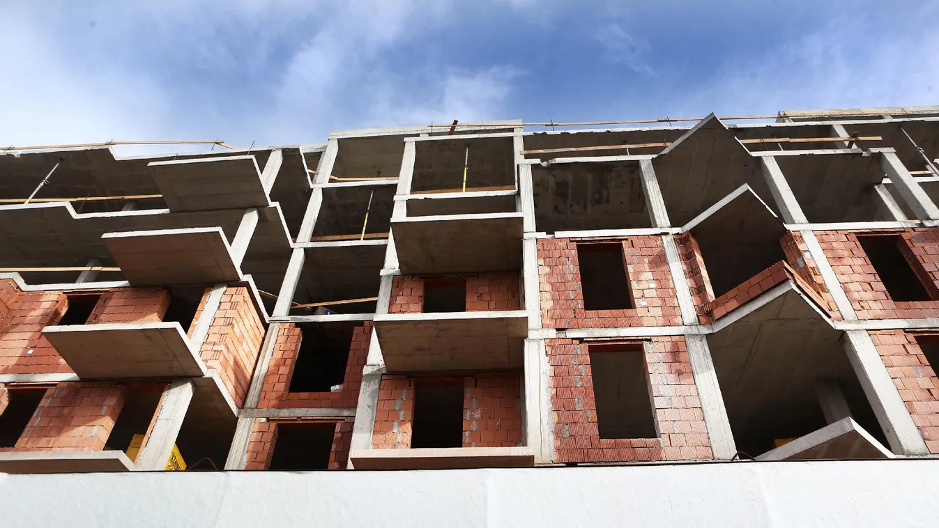 Ahogy megjósolta a sajtó, a Rogán-körre írták a nok-törvényt