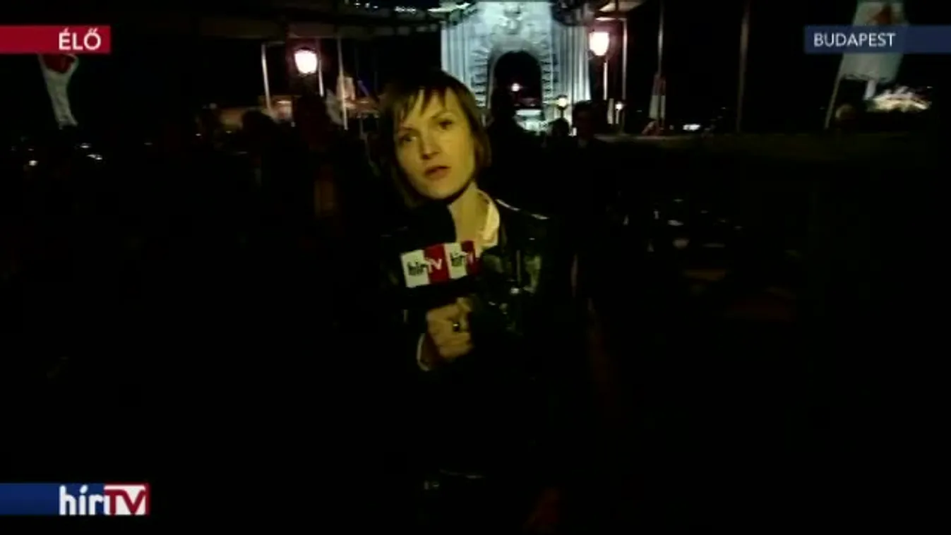 A Lánchídon át az Oktogonra vonultak a tüntetők – élő kapcsolás éjfélkor