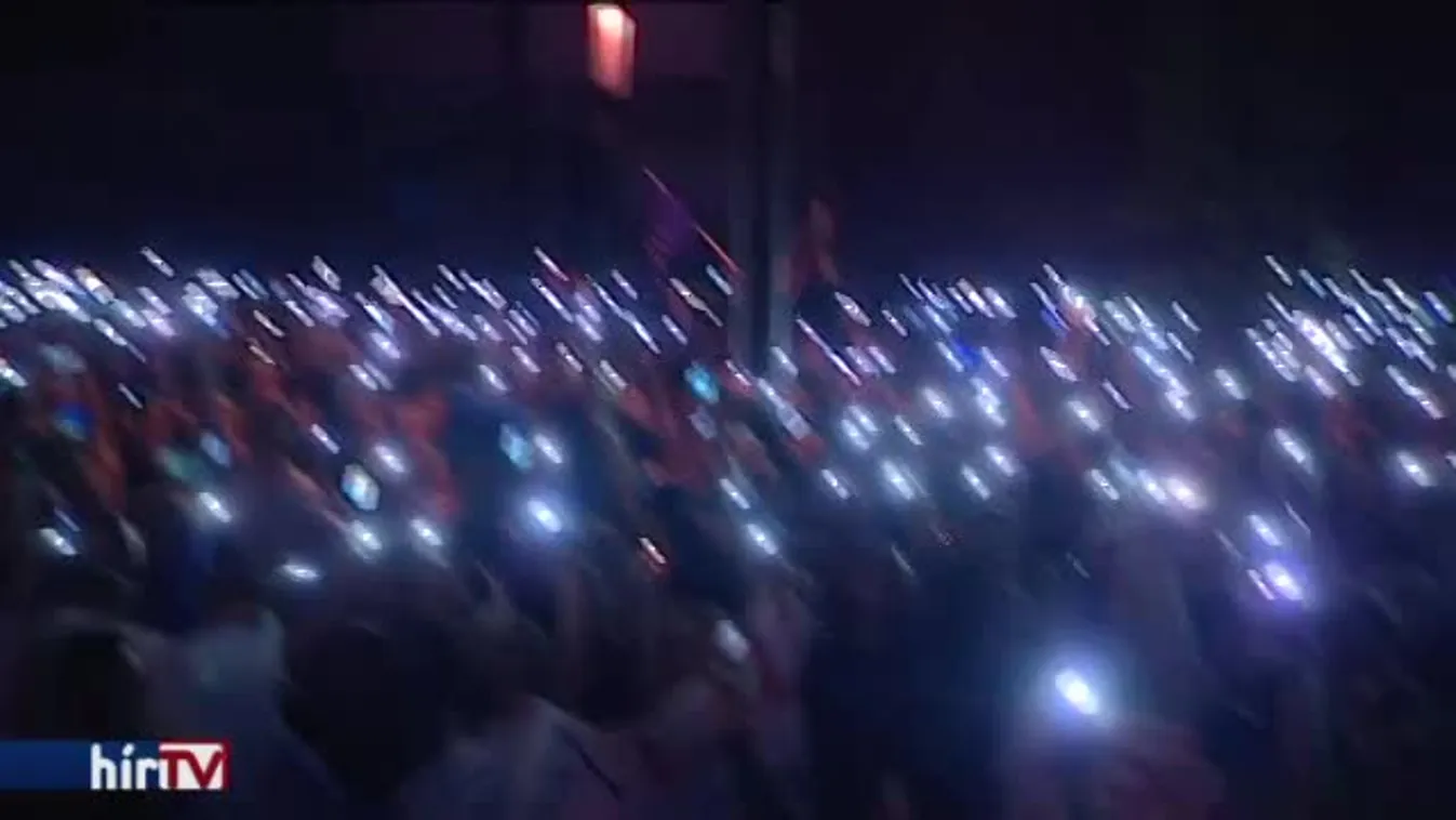 Ezrek emelték fel szavukat és telefonjukat a felsőoktatás szabadságáért