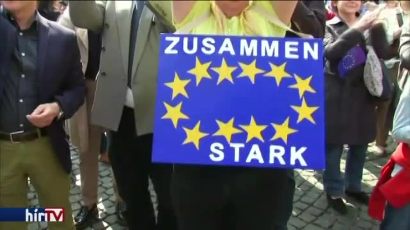 Utcára mentek az EU-pártiak