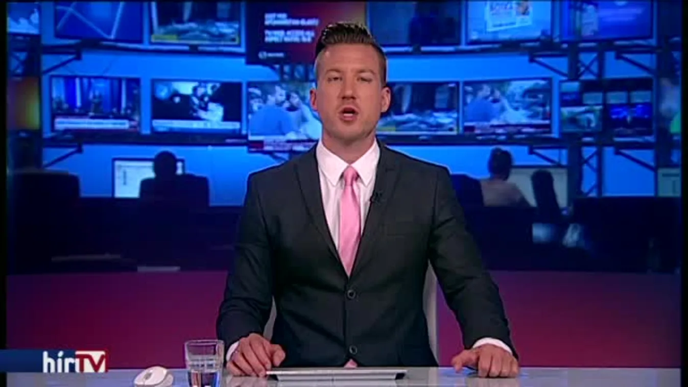 Autószállító borult fel az M5-ösön