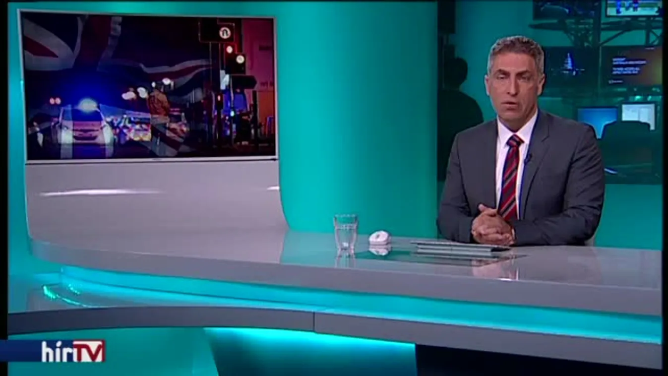 Ezrek virrasztottak a merénylet színhelyén