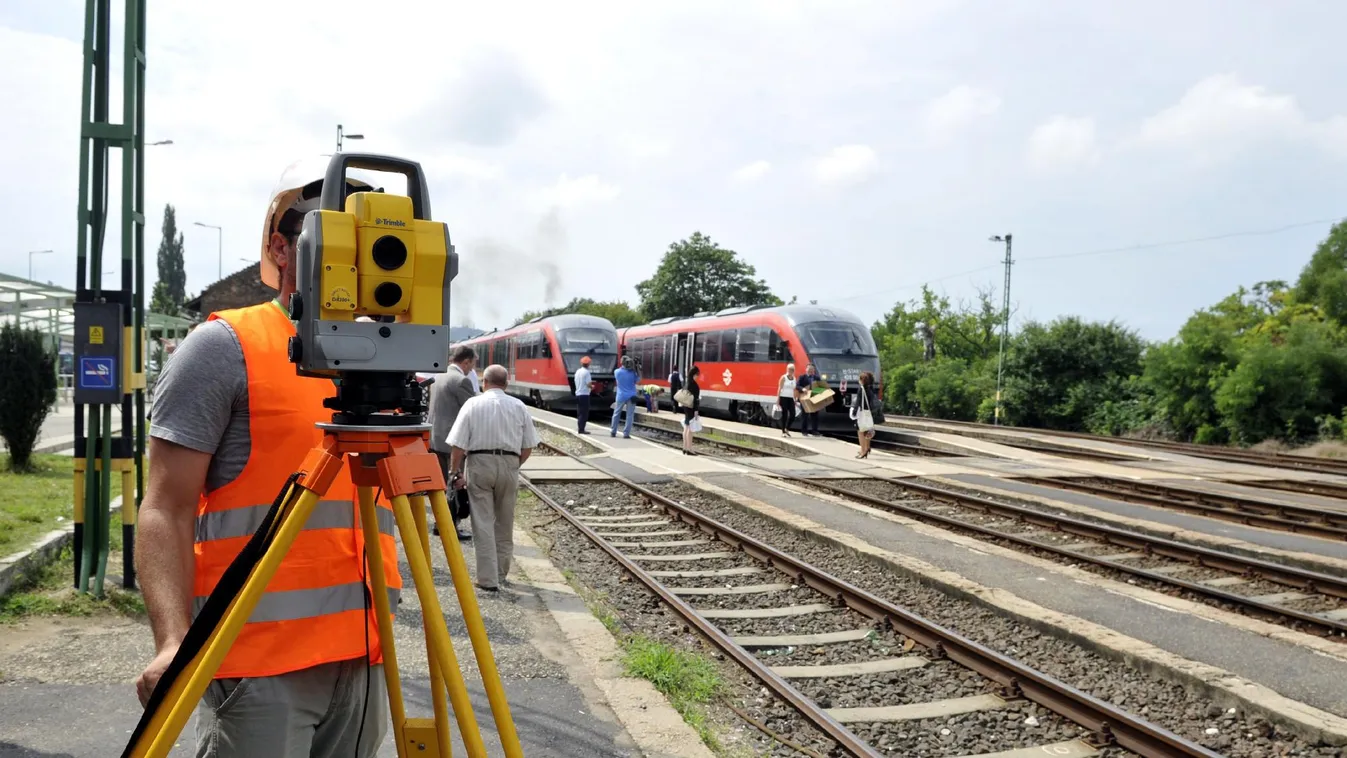 Mészáros alvállalkozóként is hajt az uniós pénzekre