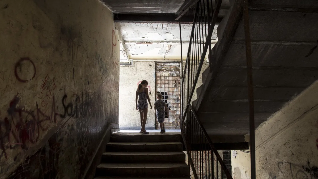 Fagyizóból, babakocsi-tárolóból is lehet lakás – na de milyen?