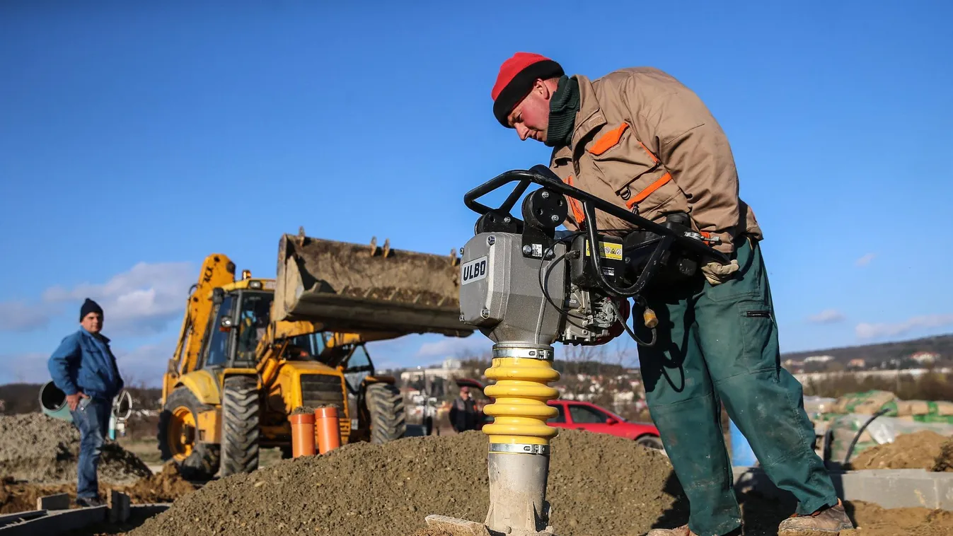 Legalább 80 ezer dolgozó hiányzik az építőiparból