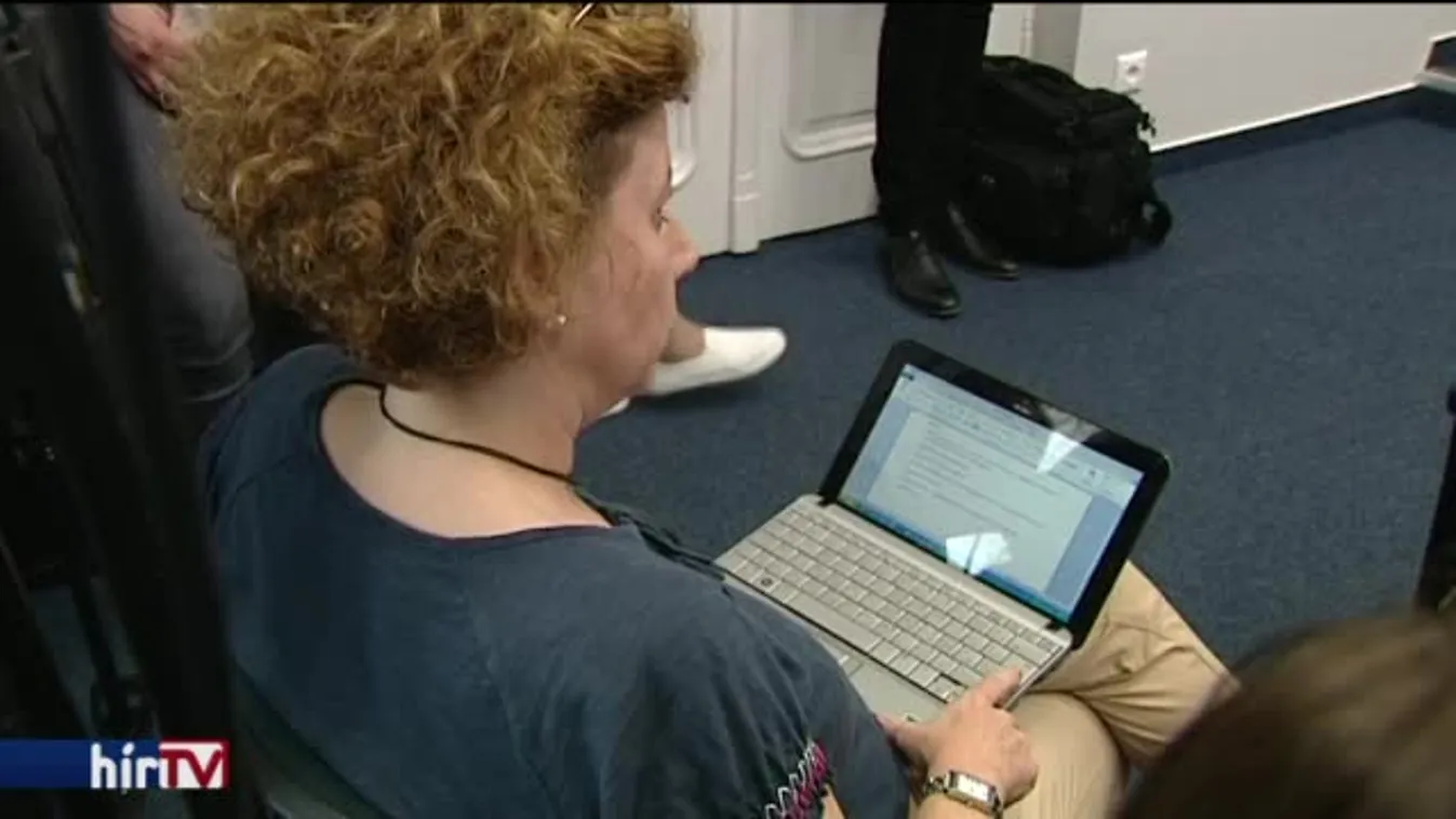 Newsroom – Utcára vonulnak a mentősök