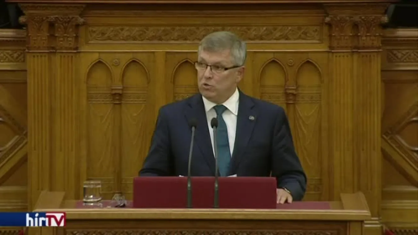 Milliárdos kampányba kezdenek Matolcsyék