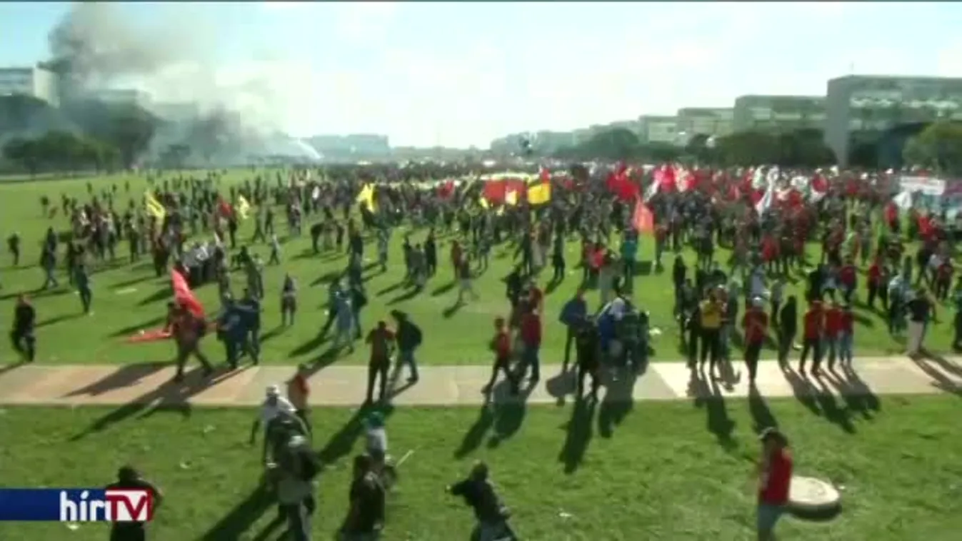 Mozgósították a hadsereget a tüntetők ellen