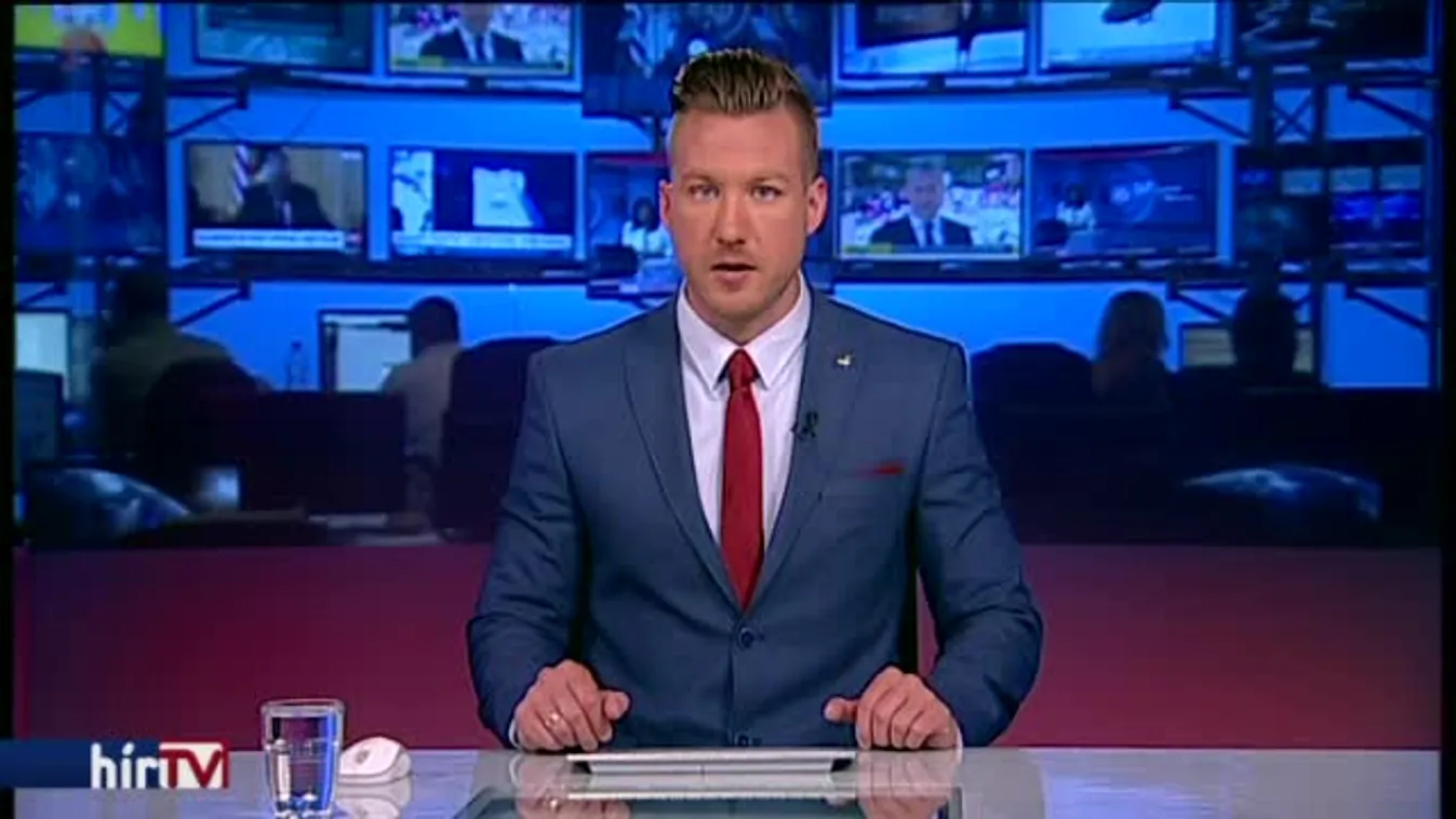 Orbán Viktor nem engedi el Farkas Flórián kezét