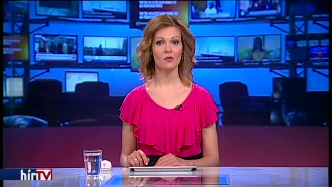 Kimentették a hajók közé szorult bálnát